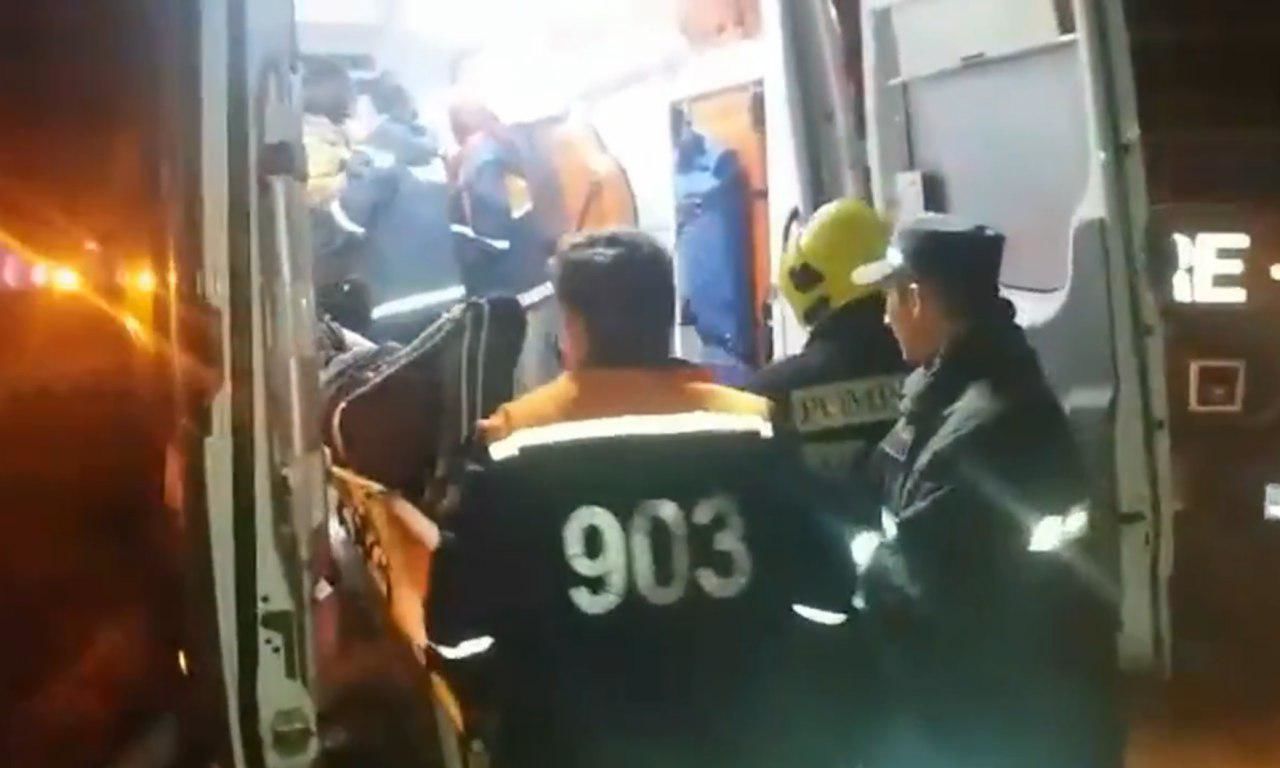 Водителя достали из автомобиля и передали бригаде врачей для оказания медицинской помощи.