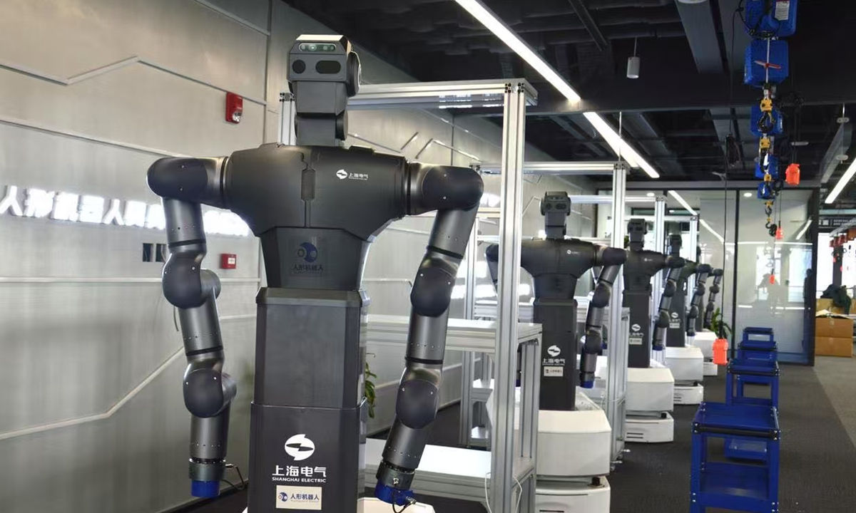 China va deschide o școală pentru roboți umanoizi.