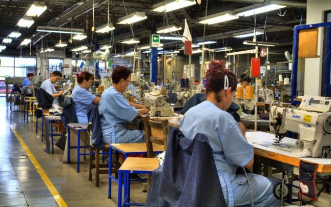 Un gigant britanic din domeniul textilelor ar putea muta producția din România în Moldova. Foto: fluierul.ro