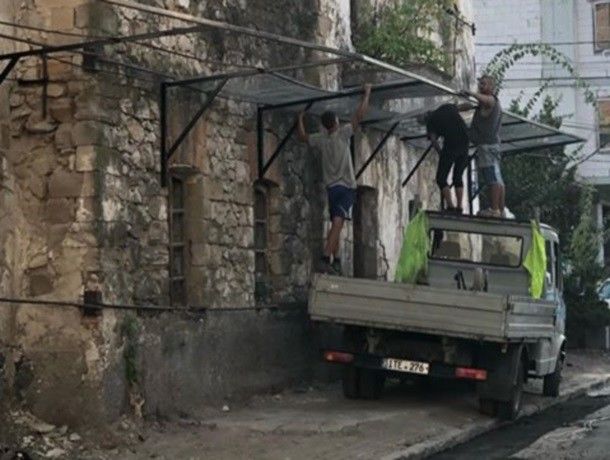 В Кишиневе памятник архитектуры превращается в место для парковки.