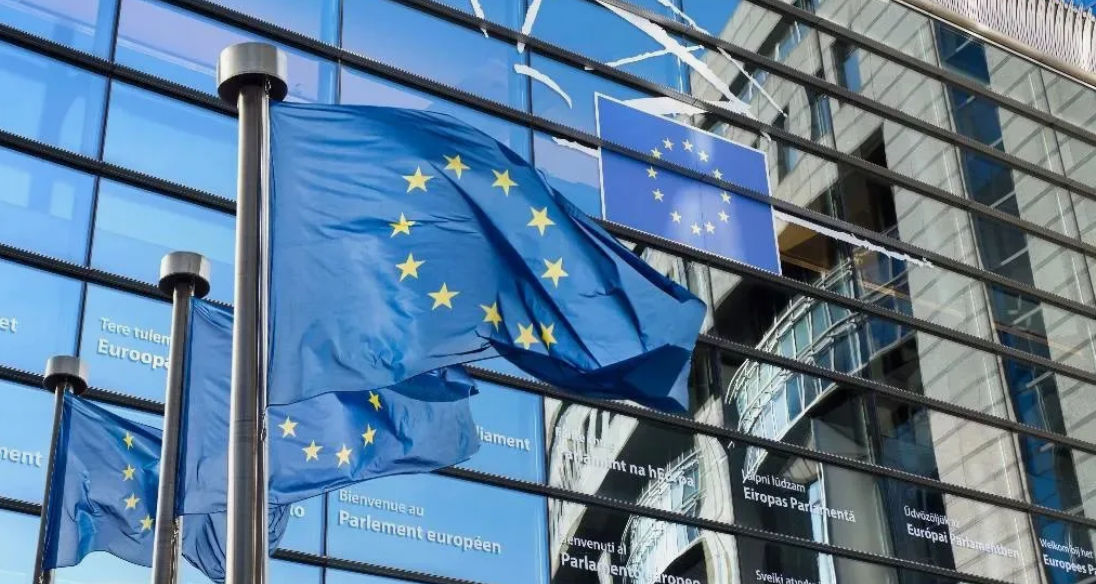 Европарламент призвал разрешить Украине наносить удары по военным целям в России.