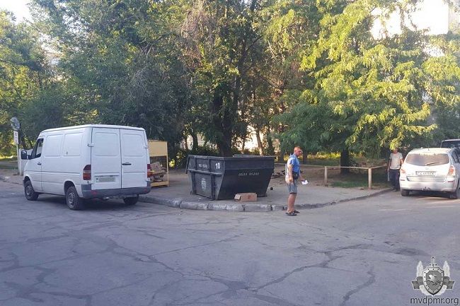 Водитель из Бендер, выезжая с парковки, сбил пенсионерку.