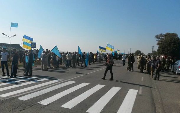 Блокирование Крыма пока не мешает проезду грузовиков.