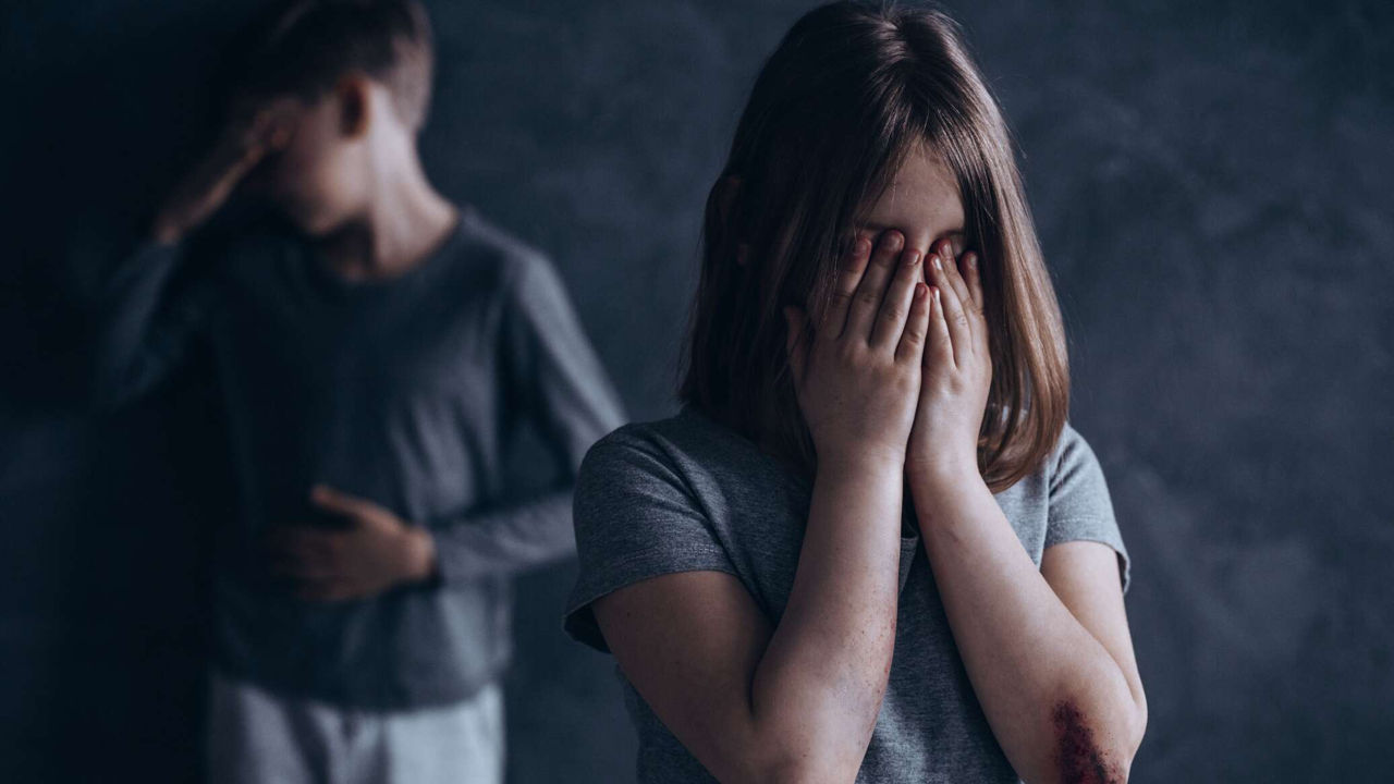 Violența asupra copiilor rămâne o problemă gravă în R. Moldova: Aproape 300 de victime într-un an.