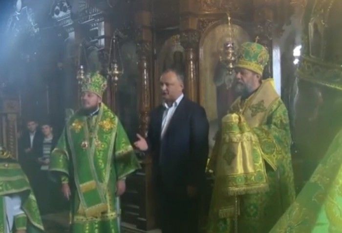 Mitropolitul Vladimir îndeamnă creștinii să-l voteze pe liderul socialiștilor, Igor Dodon. Foto: accenttv.md