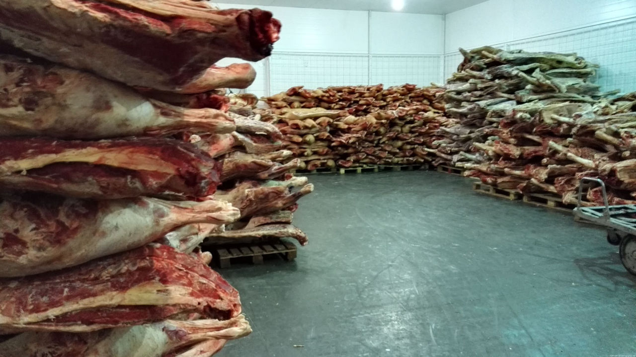 Таможенная служба нашла 140 тонн контрабандного мяса.