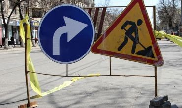 Водителей просят двигаться согласно временным указателям и по возможности избегать поездок по данным улицам.