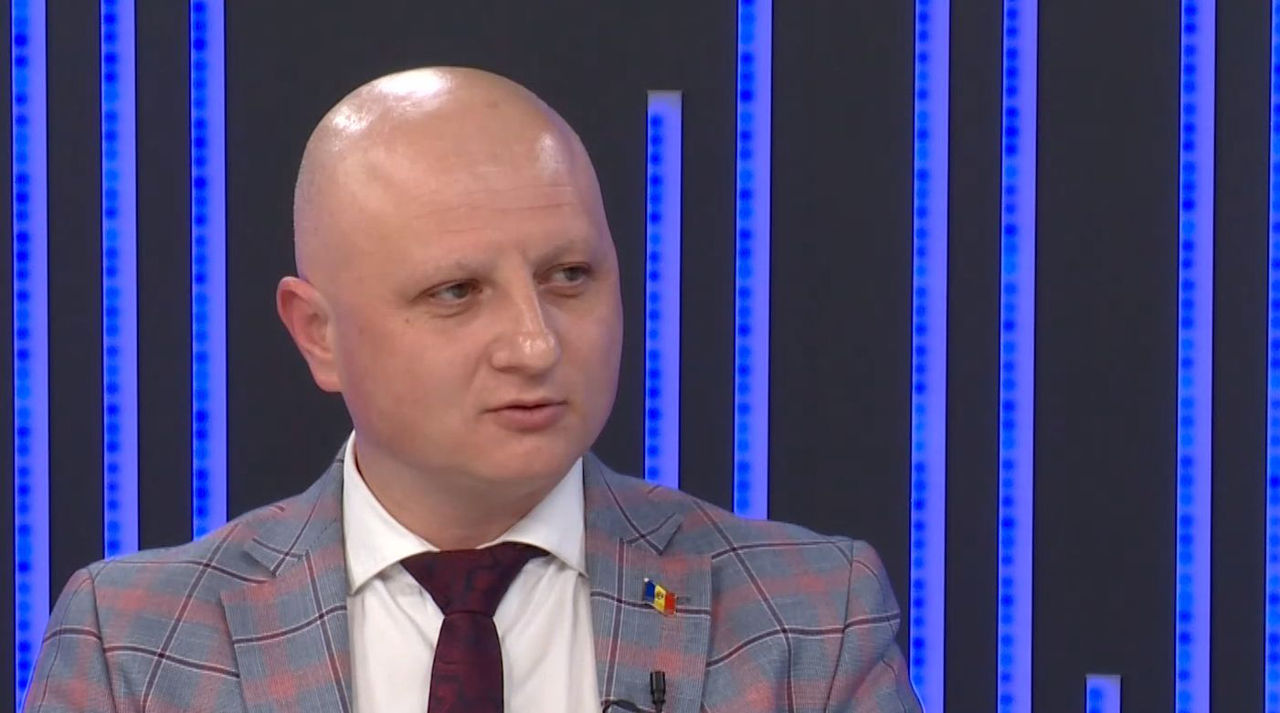 Истратий: Несмотря на отсутствие, Шор не может быть лишен своего мандата.
