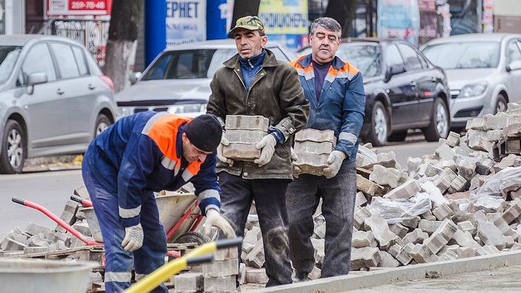 Ce salarii primesc moldovenii care muncesc în Rusia