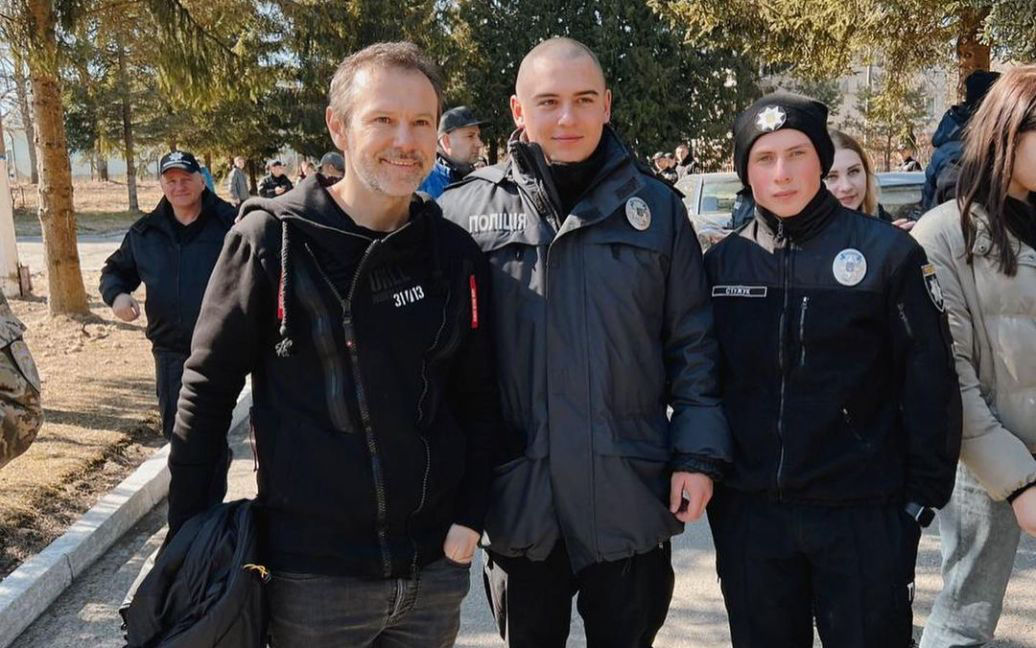 Солист группы "Океан Эльзы" Вакарчук стал лейтенантом ВСУ.