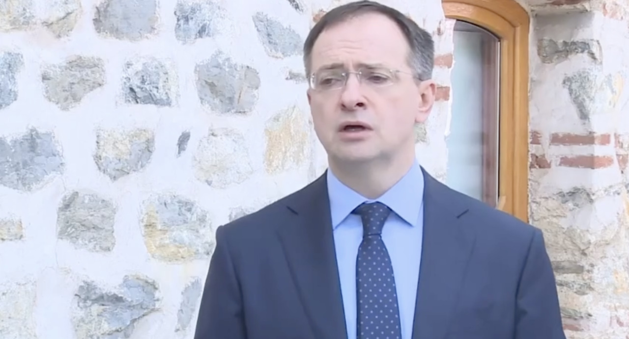 Мединский рассказал о возможности встречи Путина и Зеленского.