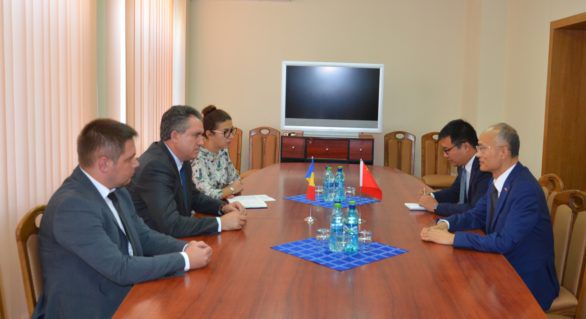 China oferă Moldovei două scanere staţionare de ultimă generaţie. Foto: customs.gov.md