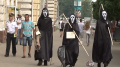 De asemenea, tinerii au cerut autorităţilor să aloce un teren pentru construcţia unui azil pentru animale.
