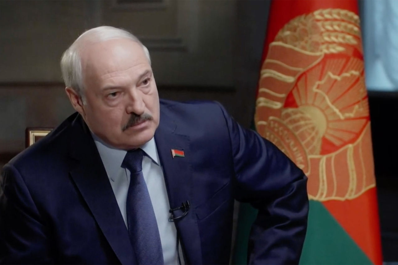 Лукашенко подписал указ об управлении Белоруссией в режиме ЧП.