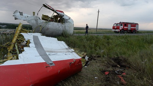 Малазийский "Боинг-777" распался в воздухе из-за многочисленных повреждений извне. Фото: AFP