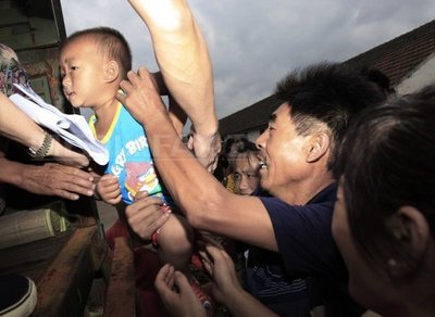 Peste un milion de persoane evacuate în estul Chinei, regiune atinsă de taifunul Haikui (Imagine: Mediafax Foto/AFP)