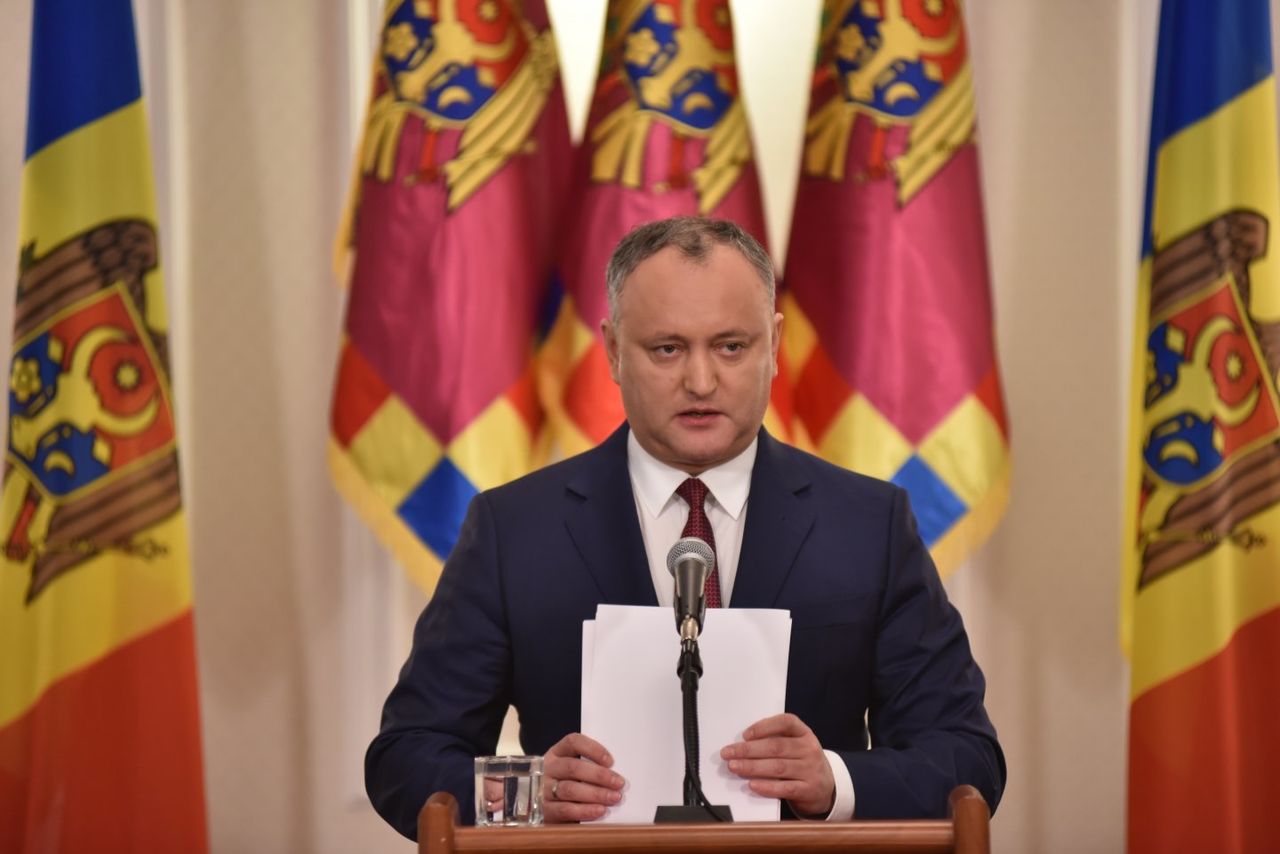 Президент Молдовы Игорь Додон указ о новом составе Высшего совета безопасности при президенте. Фото: Максим Андреев, NewsMaker