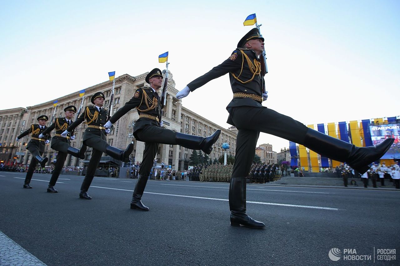 На Украине выплатят премии военным вместо парада на День независимости.