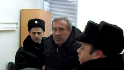 Oamenii legii i-au explicat primarului cum să facă testul de alcoolemie. Gheorghe Ormanji nu a respectat însă instrucţiunile. 