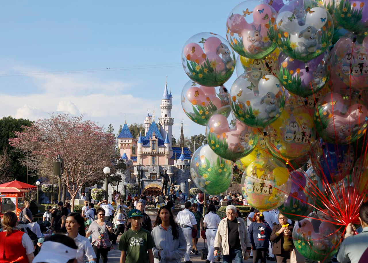 Disney отказалась выдавать пропуск в «Диснейленд» детям с ограниченными возможностями.