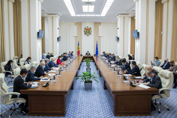 Гуманитарная помощь беженцам будет распределяться через государственный склад.