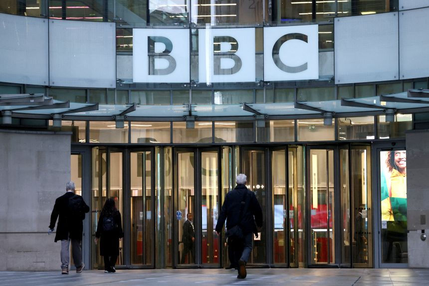 В BBC заявили, что Трамп не доказал клевету в фильме против него.