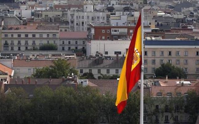 Arestaţii sunt suspectaţi că au făcut schimb de fotografii şi filmuleţe cu conţinut sexual.