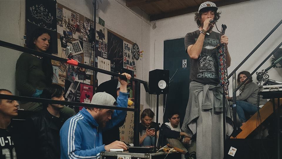 Etaj’Live este prima platformă on-line de concerte live din Moldova. Foto: Facebook / Casa Imago