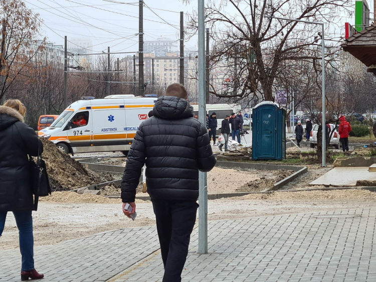 На улице в столице нашли труп женщины.