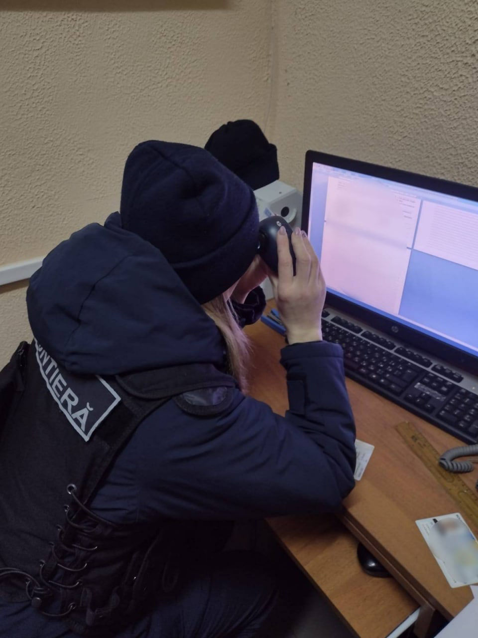 Авипассажир купил в Грузии поддельные водительские права РМ.