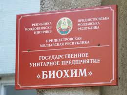 За сутки завод перерабатывает до 70 т зерна, выпуская спирт.