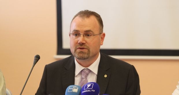 Partidul Acțiunea Democratică a depus astăzi la Comisia Electorală Centrală actele pentru a fi înscris în cursa electorală în calitate de concurent pentru alegerile din 30 noiembrie.