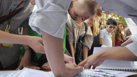Жертвы сталинских депортаций уже давно подсчитали нанесённый ущерб.