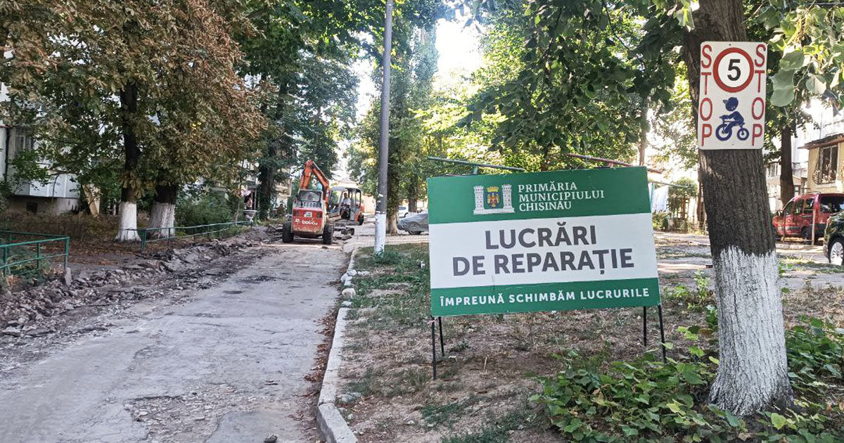 Curțile blocurilor de locuit din sectorul Buiucani, în plin proces de reabilitare.