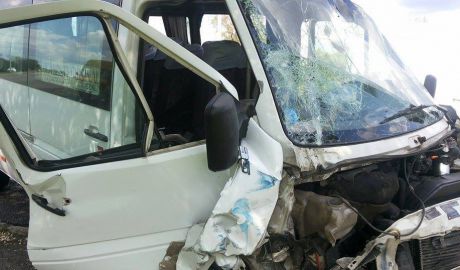 Un microbuz cu pasageri de pe linia Chişinău-Olăneşti s-a ciocnit cu automobil. Foto: jurnal.md