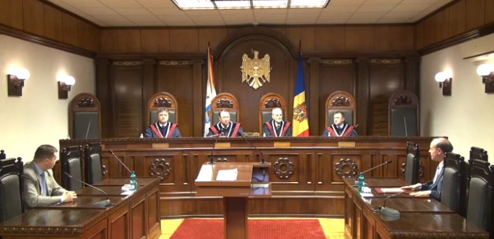Alegerea directă a şefului statului era una din principalele revendicări ale protestelor, inclusă şi în Rezoluţia Forumului Civic.