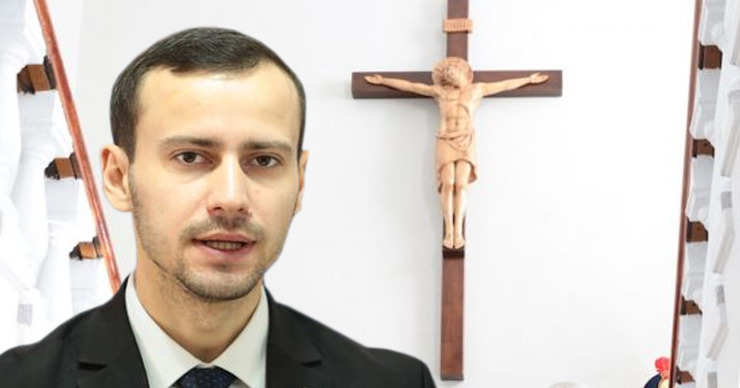Плангэу: Распятие давит на совесть некоторых аферистов. Коллаж: Point.md