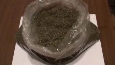 Femeia păstra drogurile în podul casei
