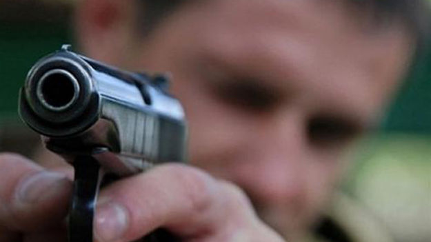 Pentru a se apăra, una dintre victime a folosit arma.