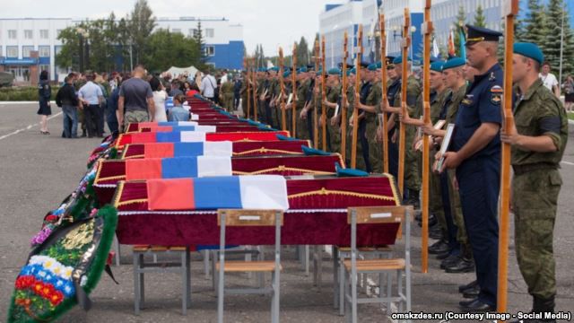 В Москву из различных регионов страны прибыли родственники десантников.