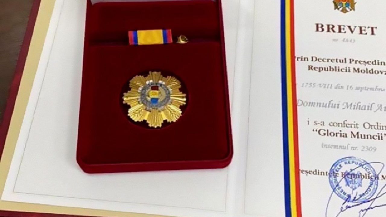 В Молдове вышел в свет сборник "Кавалеры Ордена Gloria Muncii".