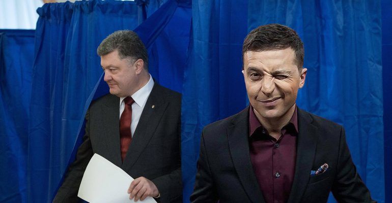 Зеленский сравнил Порошенко с туристом, ворующим тапочки из отеля перед отъездом.