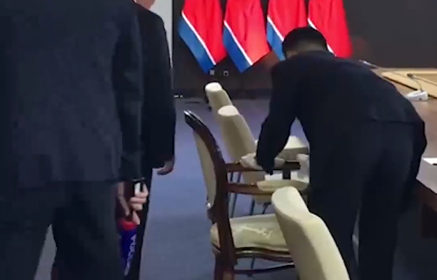 Стул Ким Чен Ына протерли спиртом перед встречей с Путиным.