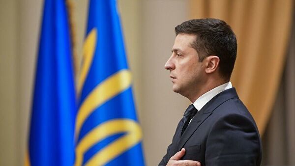 Зеленский поручил усилить меры по недопущению коронавируса на Украину.