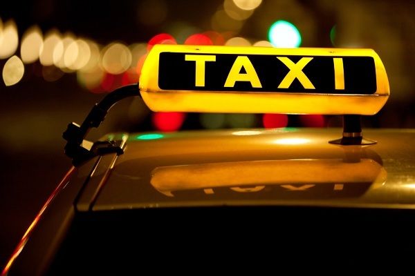 Serviciile de taxi au majorat ilegal preţurile călătoriilor. 