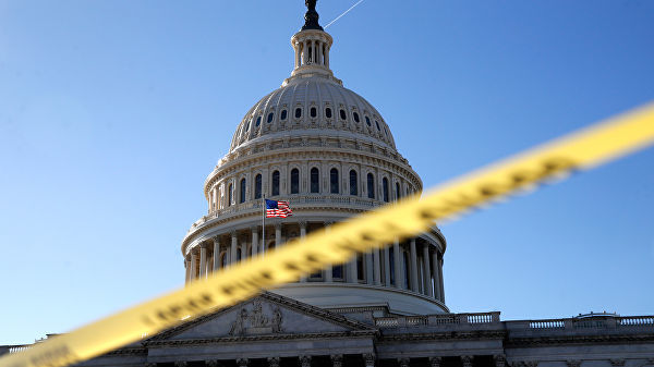Джо Каннингем не был допущен в зал заседаний конгресса США с упаковкой из шести бутылок пива.