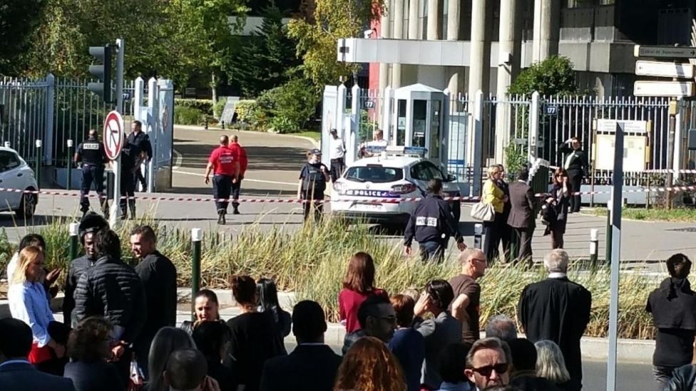 O ameninţare cu bombă a cauzat evacuarea clădirii unei instanţe judiciare din oraşul francez Nanterre.