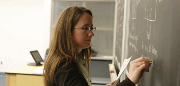 Primăria Municipiului Chișinău suportă pierderi pentru a achita la timp salariile profesorilor din capitală.  Foto: verticalonline.ro