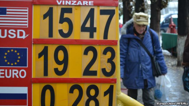 Casa de schimb valutar cu pricina obţinea profituri în ziua aceea, folosindu-se de pasivitatea marilor bănci care parcă ar trebui să aibă bani.