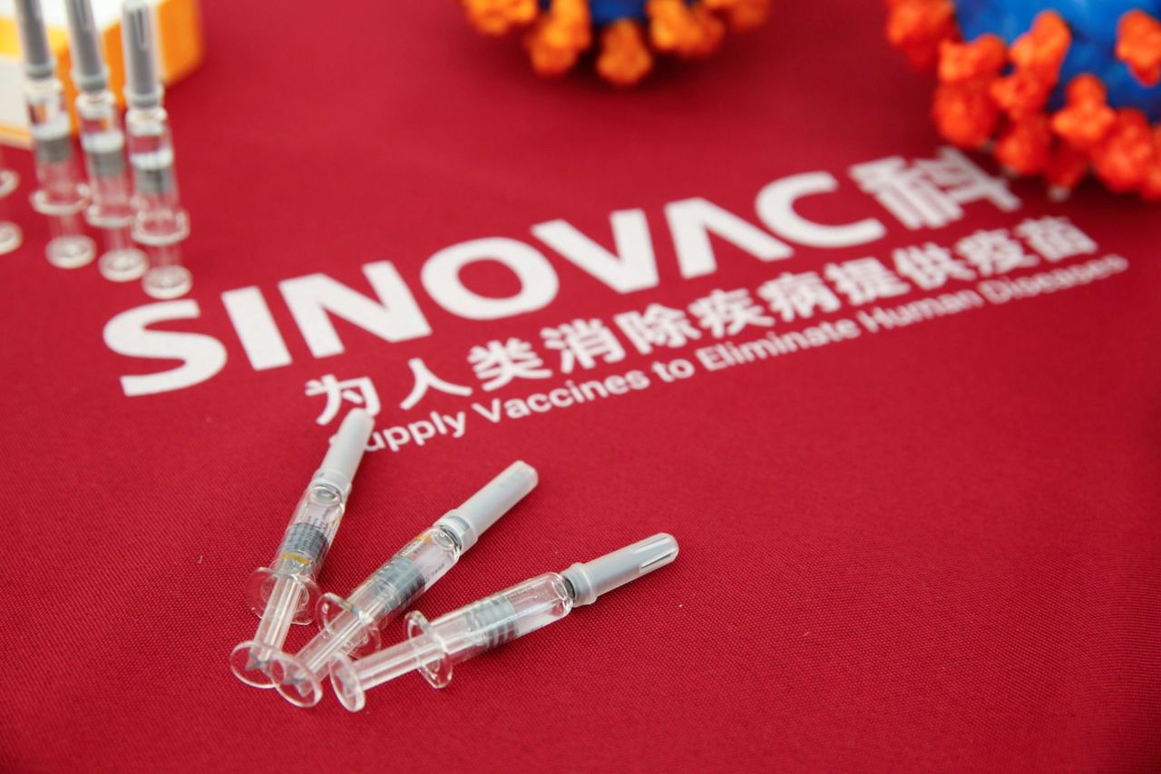 В Приднестровье привезли вакцины Sinofarm и Sinovac.